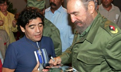 Huyền thoại Maradona từng được lãnh tụ Fidel Castro cứu sống