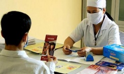 Quản lý, chăm sóc người nhiễm HIV