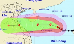 Bão số 8 tăng cường độ, tiến gần quần đảo Hoàng Sa