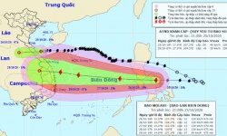 Vì sao miền Trung mưa lũ khốc liệt, dị thường ?