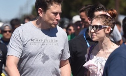 Elon Musk và ca sĩ Grimes - đôi tình nhân dị biệt