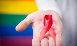 Nhiễm HIV đang được trẻ hóa nhanh, chủ yếu lây qua đường tình dục